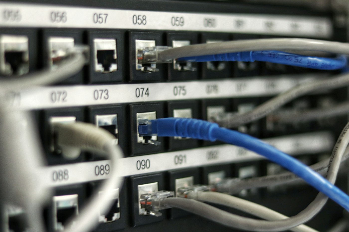 Network cabling in a server rack